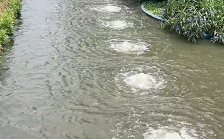 一臺沉水風機，帶動百米河道曝氣
